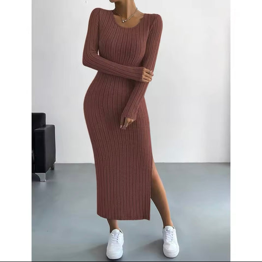 Knitted tight dress with slit