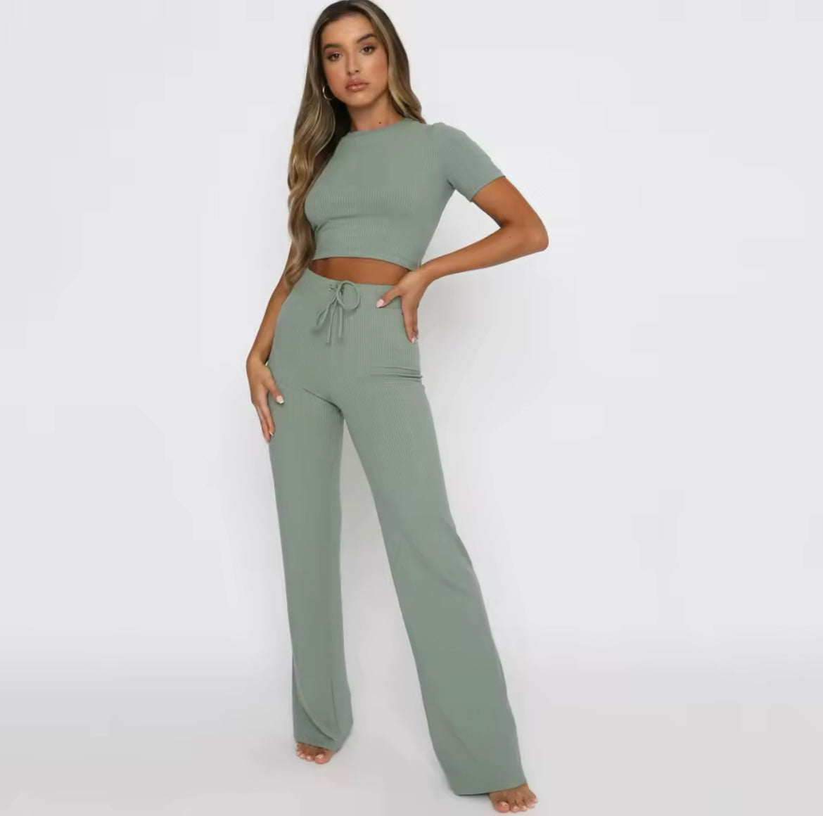 Slim 2-piece set with cropped top